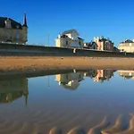 Nid De Pie Grand Duplex Lumineux Cadre Verdoyant Calme A 5 Mn De La Pres Port En Bessin, Bayeux, Omaha Beach, Lägenhet *