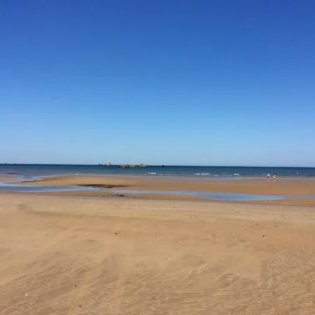 Nid De Pie Grand Duplex Lumineux Cadre Verdoyant Calme A 5 Mn De La Pres Port En Bessin, Bayeux, Omaha Beach, Lägenhet Commes