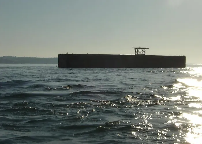 Nid De Pie Grand Duplex Lumineux Cadre Verdoyant Calme A 5 Mn De La Pres Port En Bessin, Bayeux, Omaha Beach, Commes