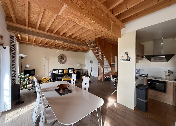 Nid De Pie Grand Duplex Lumineux Cadre Verdoyant Calme A 5 Mn De La Pres Port En Bessin, Bayeux, Omaha Beach, Apartment